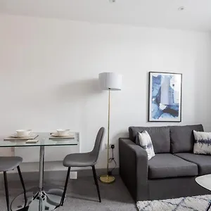 Contemporary 1 Bedroom Leeds Apartment